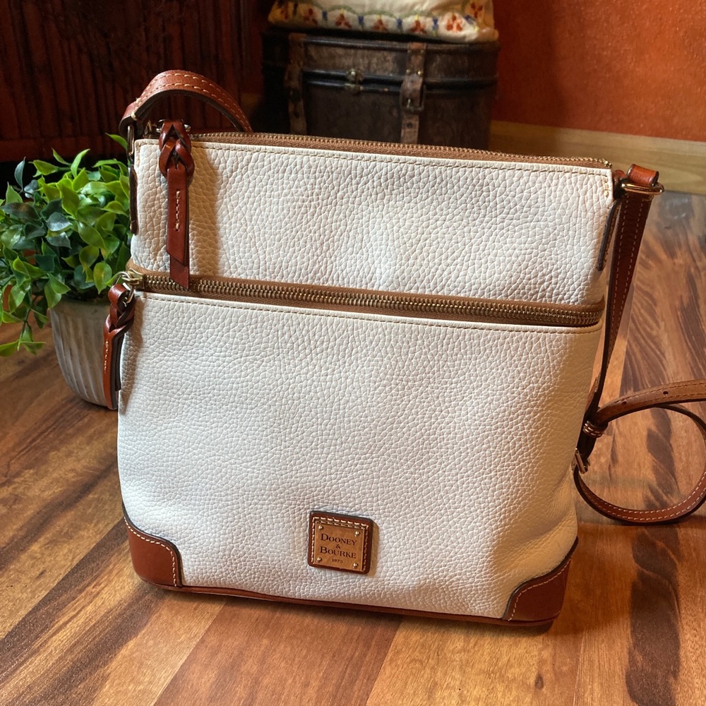 Dooney & Bourke pebble grain letter carrier purse